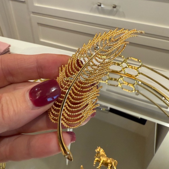 Large Monet Gold leaf brooch, napier & no name. 3 brooch bundle - Picture 5 of 11